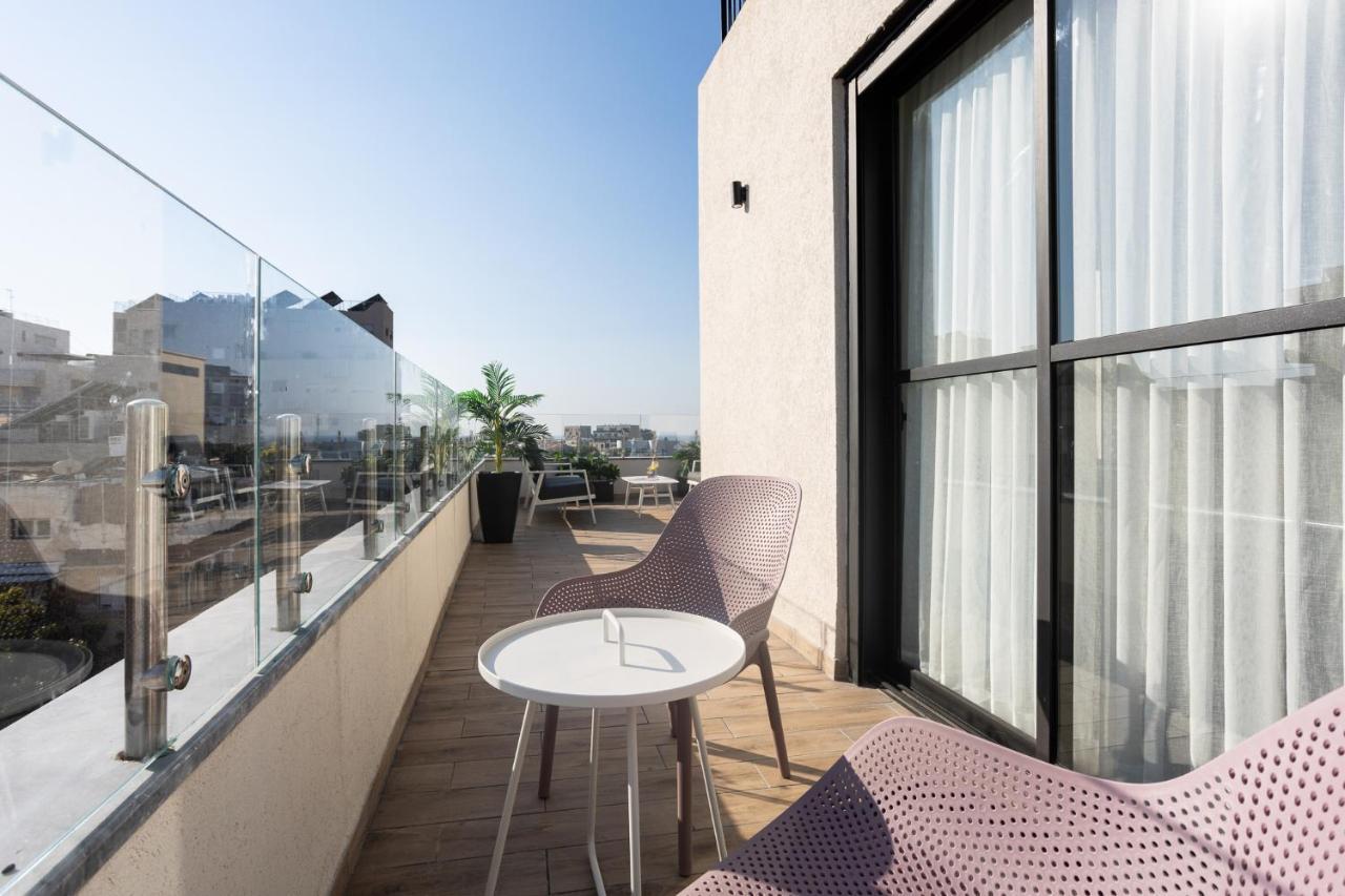 דירה Yalarent Flora- Designed 1br Penthouse In Florentin תל אביב