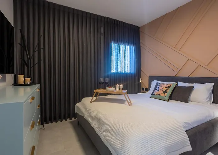 Yalarent Flora- Designed 1Br Penthouse In Florentin