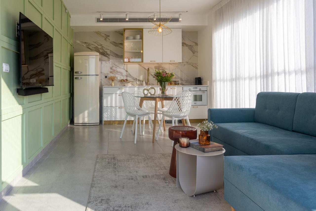 Yalarent Flora- Designed 1br Penthouse In Florentin Apartment *