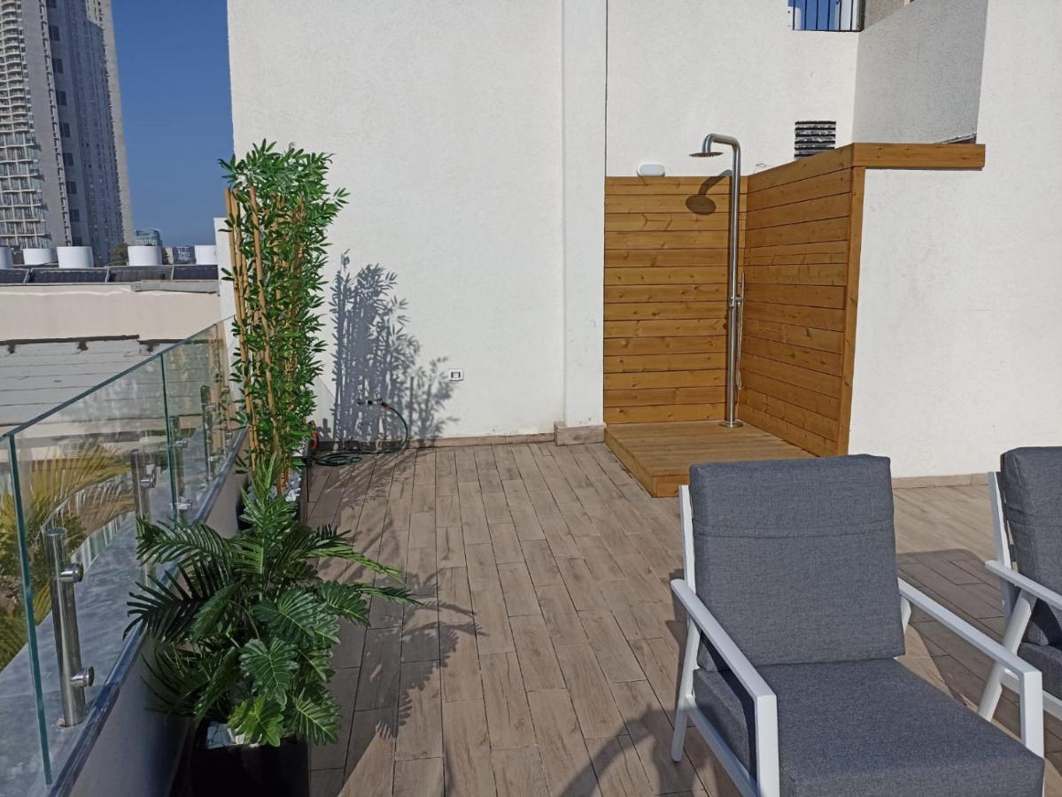 Apartment Yalarent Flora- Designed 1br Penthouse In Florentin *